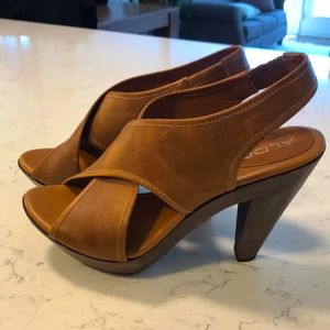 Tan high heel aldo shoes